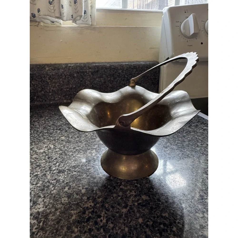 Vintage Brass Basket Ruffled Edge With Handle, Trinket Dish, Ashtray,‎ Decor